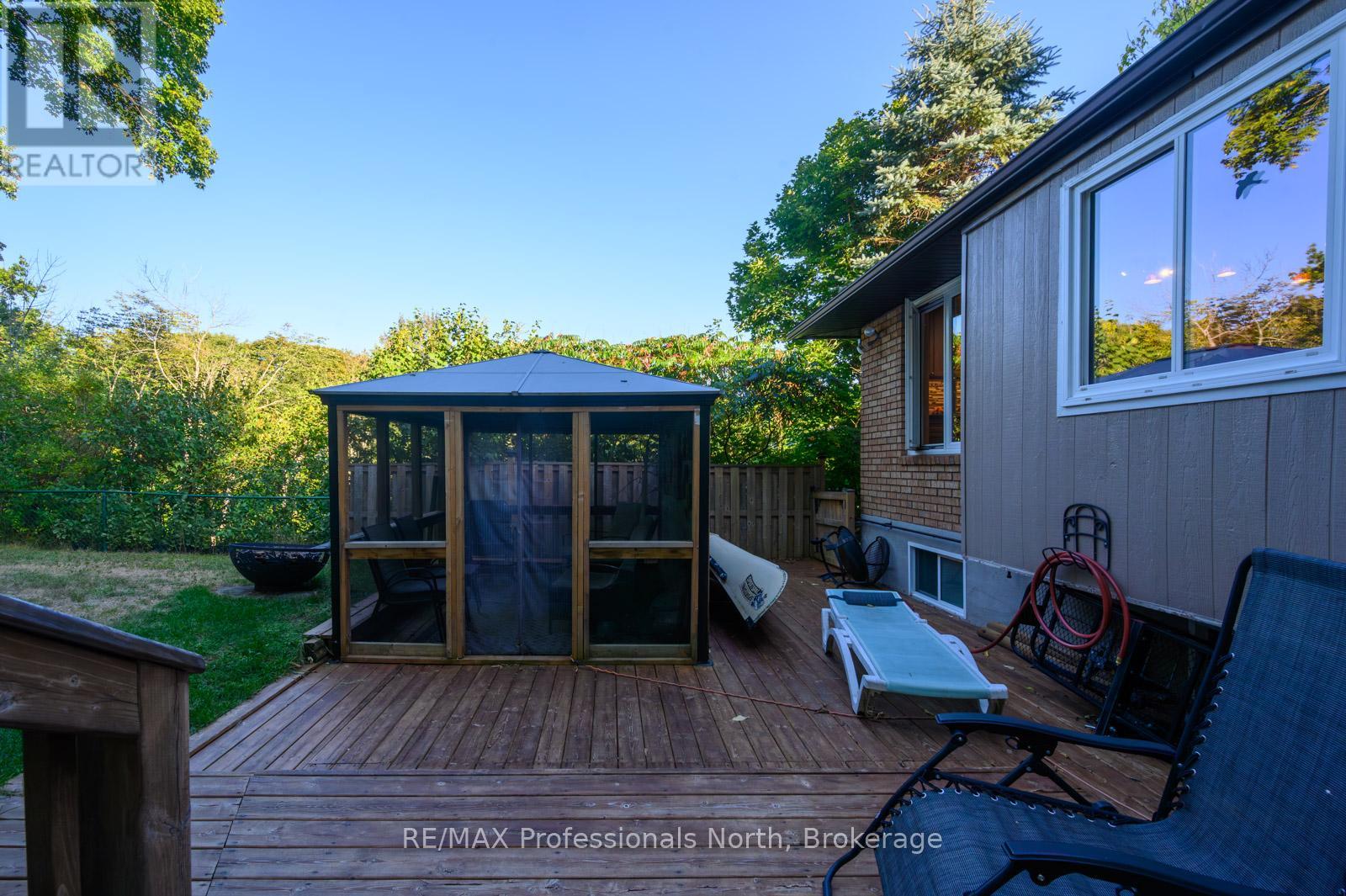 40 Glenwood Drive, Huntsville, Ontario  P1H 1B6 - Photo 29 - X12353462