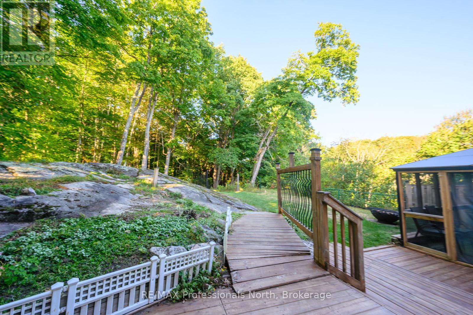 40 Glenwood Drive, Huntsville, Ontario  P1H 1B6 - Photo 31 - X12353462