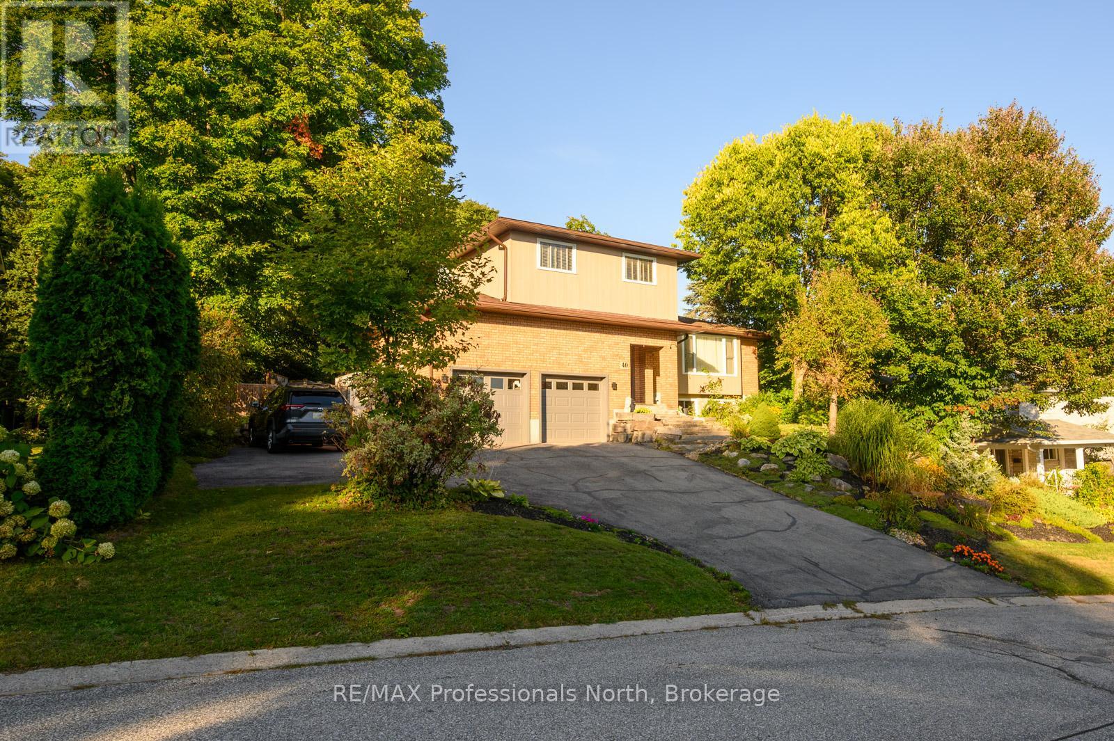 40 Glenwood Drive, Huntsville, Ontario  P1H 1B6 - Photo 33 - X12353462