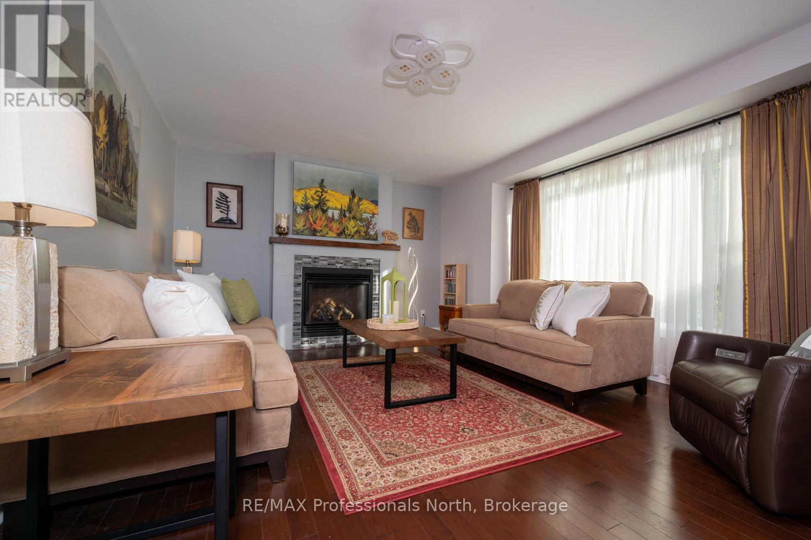 40 Glenwood Drive, Huntsville, Ontario  P1H 1B6 - Photo 7 - X12353462