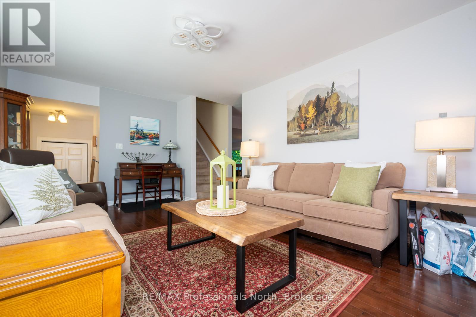 40 Glenwood Drive, Huntsville, Ontario  P1H 1B6 - Photo 8 - X12353462