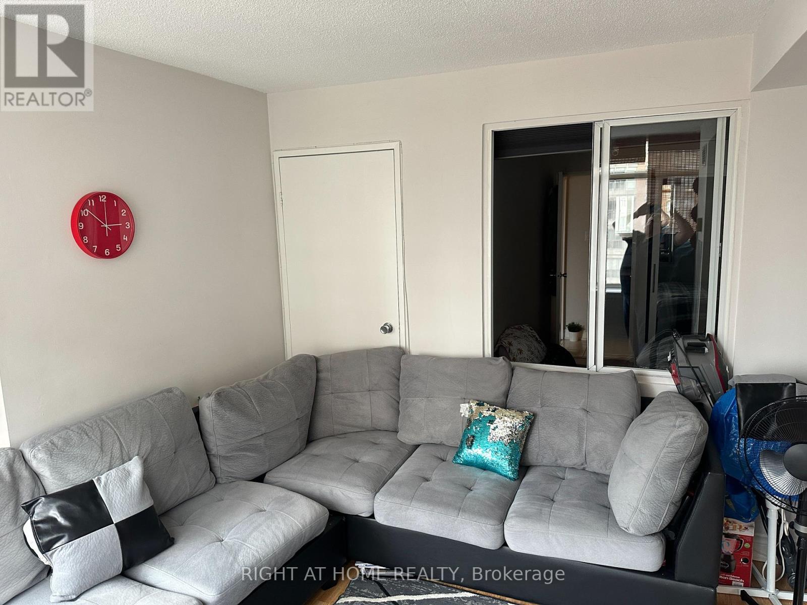 1406 - 300 Webb Drive, Mississauga, Ontario  L5B 3W3 - Photo 13 - W12353398