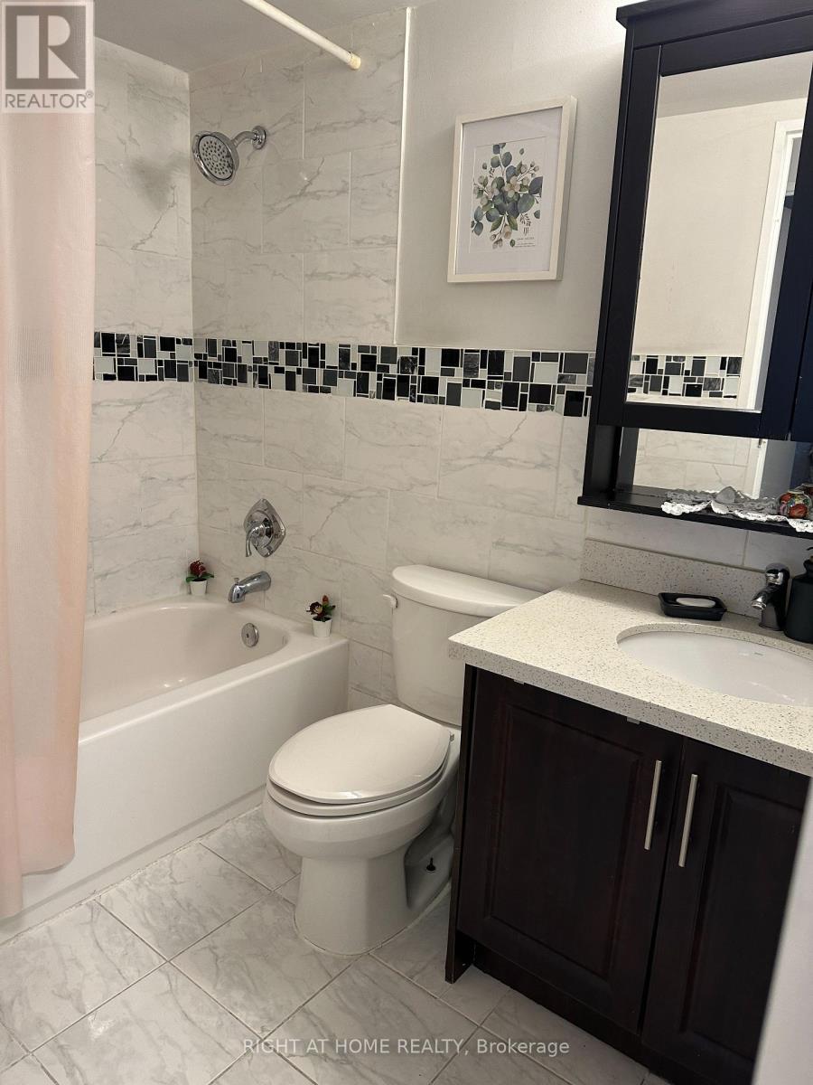 1406 - 300 Webb Drive, Mississauga, Ontario  L5B 3W3 - Photo 14 - W12353398