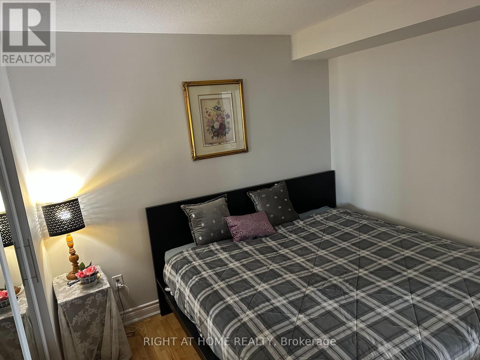 1406 - 300 Webb Drive, Mississauga, Ontario  L5B 3W3 - Photo 18 - W12353398
