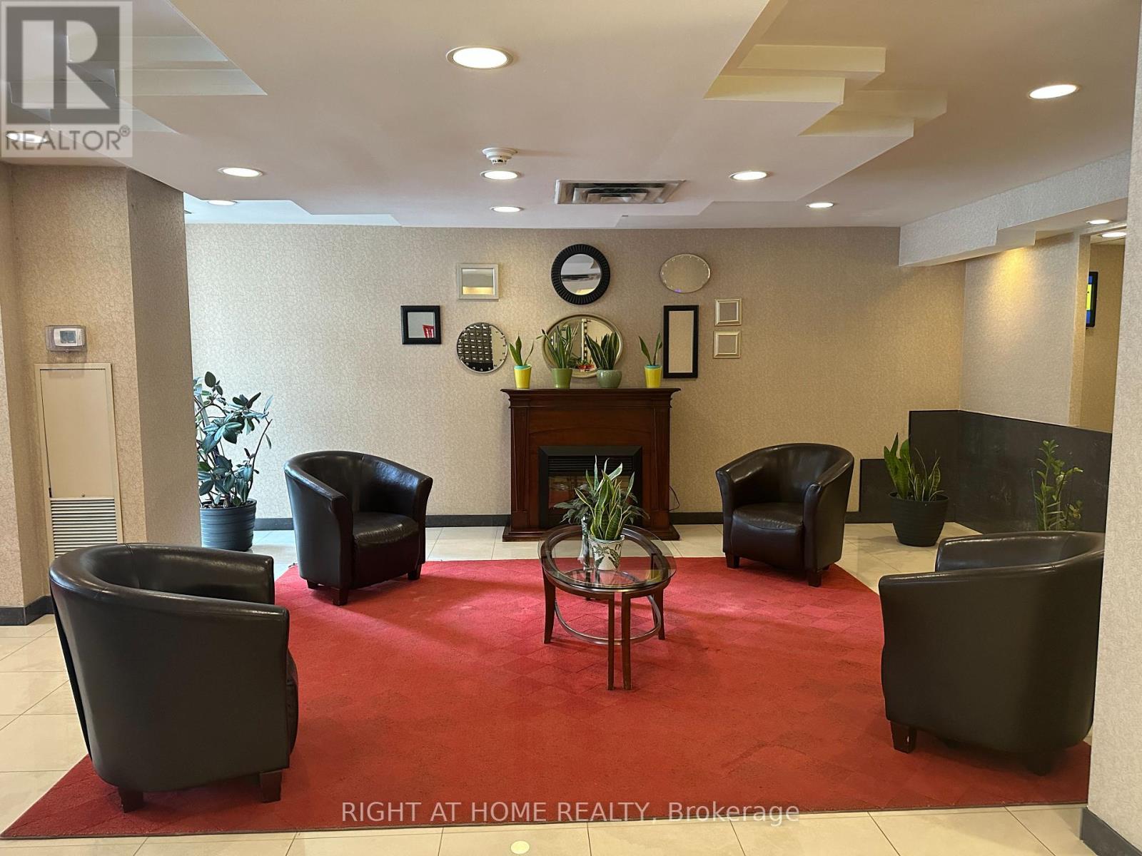 1406 - 300 Webb Drive, Mississauga, Ontario  L5B 3W3 - Photo 4 - W12353398
