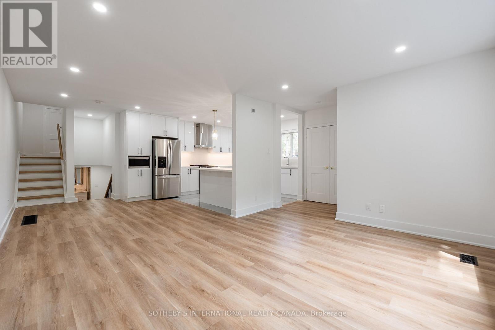 Property at 105 BALTRAY CRESCENT image 4