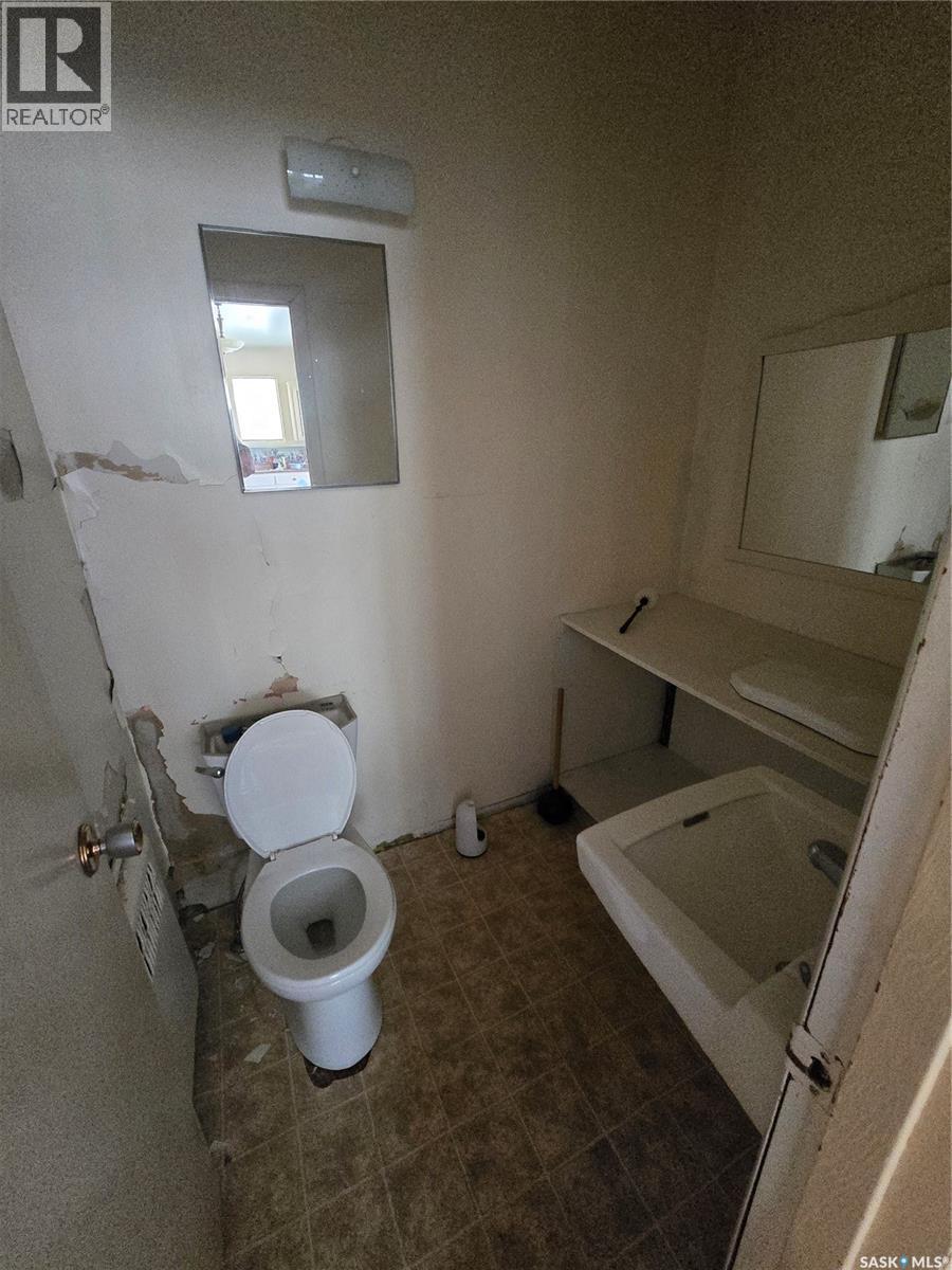 347 Government Road Nw, Weyburn, Saskatchewan  S4H 0P5 - Photo 16 - SK016023