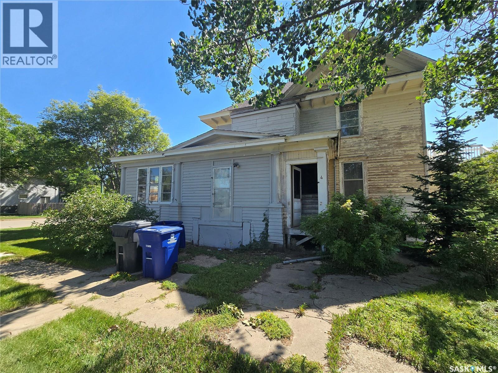347 Government Road Nw, Weyburn, Saskatchewan  S4H 0P5 - Photo 3 - SK016023