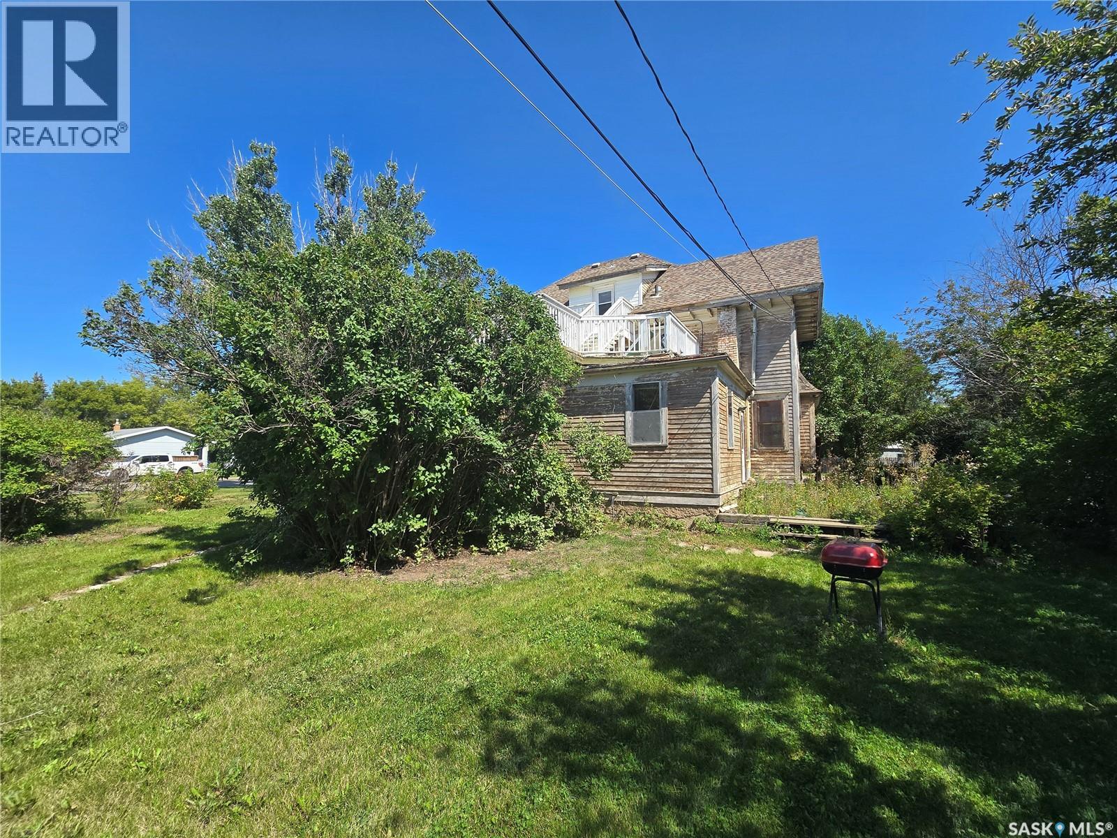 347 Government Road Nw, Weyburn, Saskatchewan  S4H 0P5 - Photo 4 - SK016023