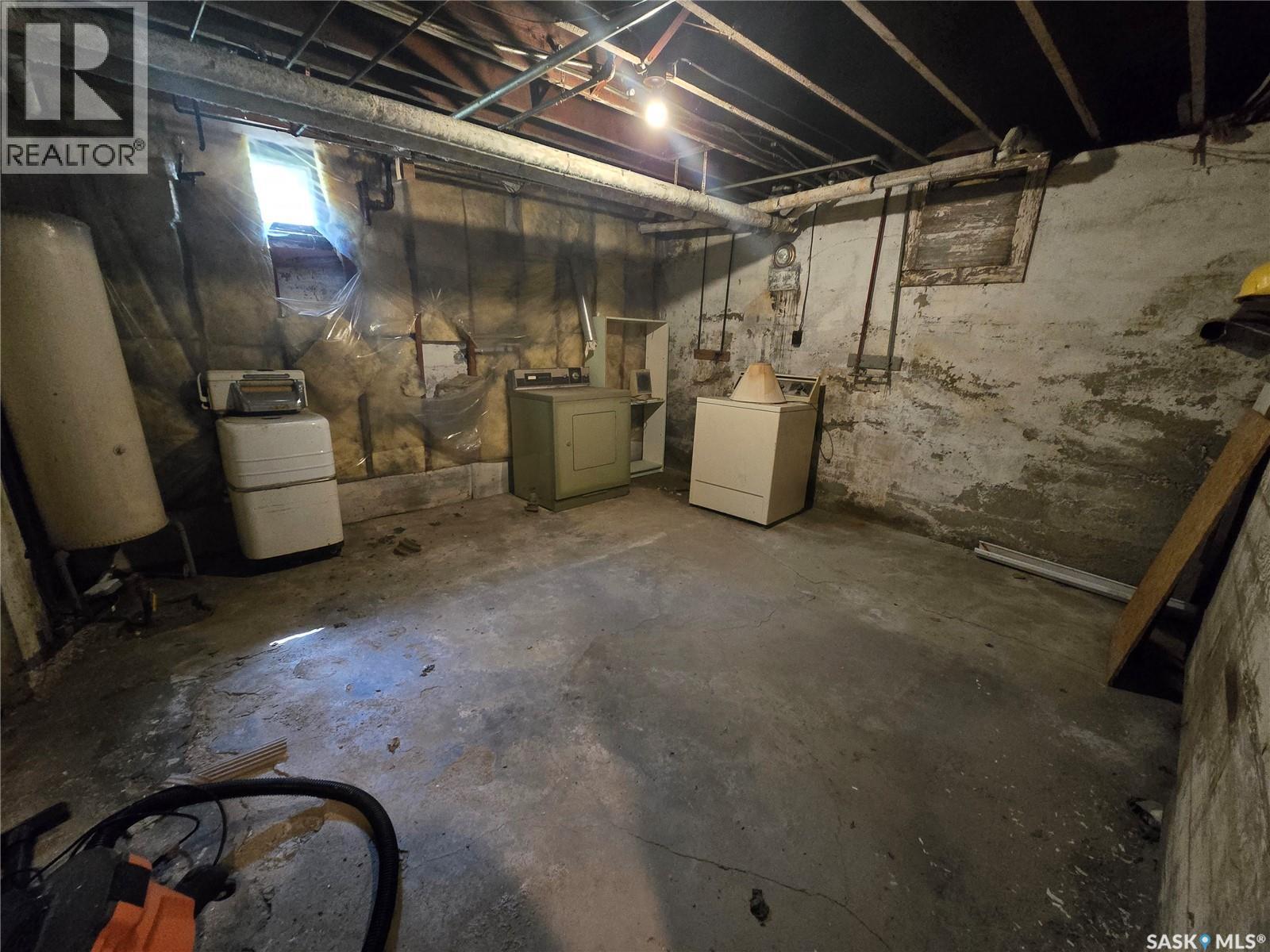 347 Government Road Nw, Weyburn, Saskatchewan  S4H 0P5 - Photo 45 - SK016023