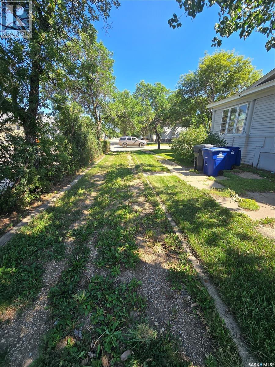 347 Government Road Nw, Weyburn, Saskatchewan  S4H 0P5 - Photo 6 - SK016023