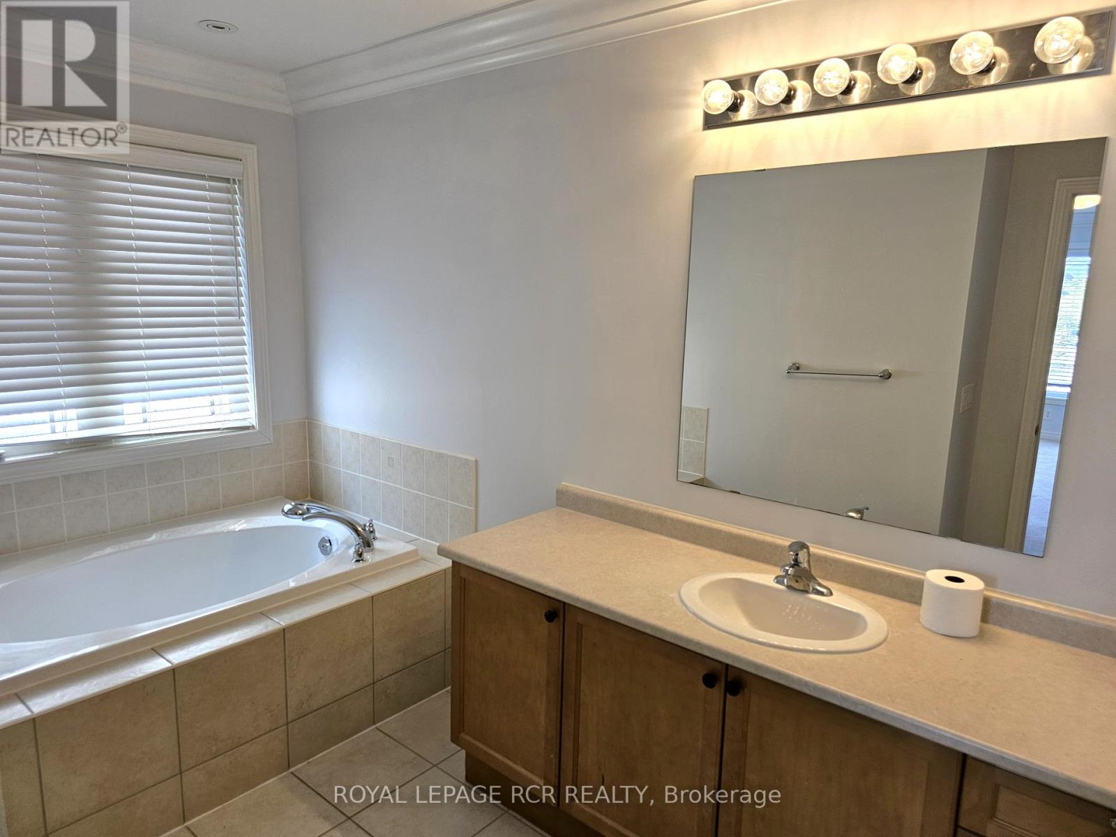 40 Thatcher Crescent, East Gwillimbury, Ontario  L9N 0B8 - Photo 25 - N12316950