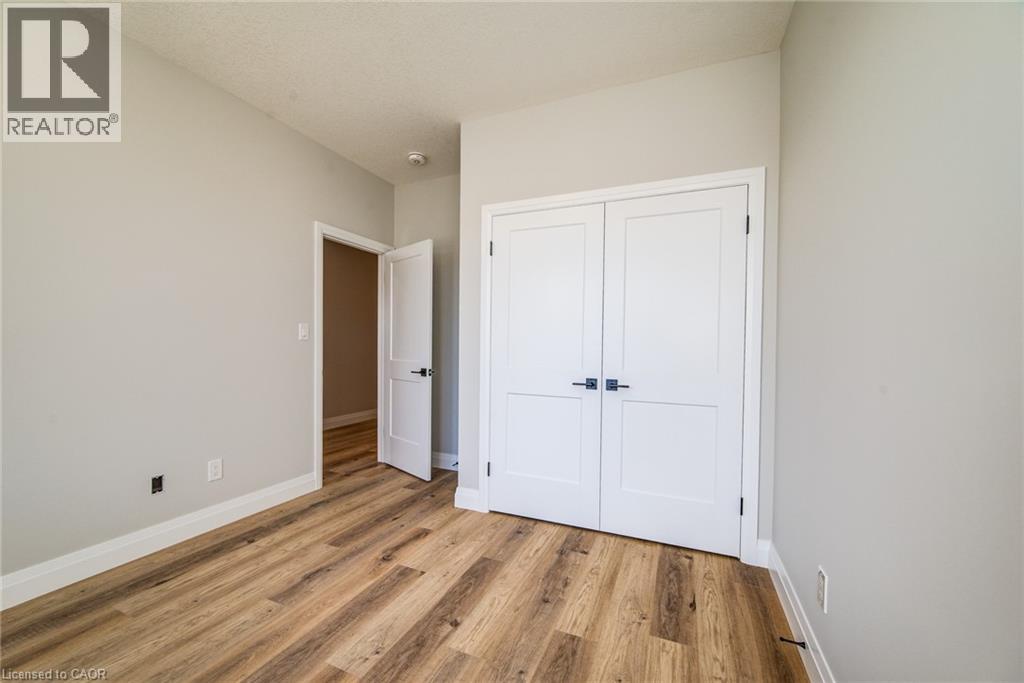 106 South Parkwood Boulevard, Elmira, Ontario  N3B 0E6 - Photo 6 - 40688450