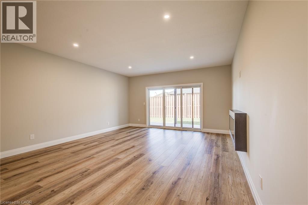 106 South Parkwood Boulevard, Elmira, Ontario  N3B 0E6 - Photo 17 - 40688450