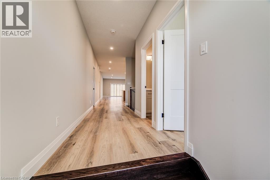 106 South Parkwood Boulevard, Elmira, Ontario  N3B 0E6 - Photo 4 - 40688450