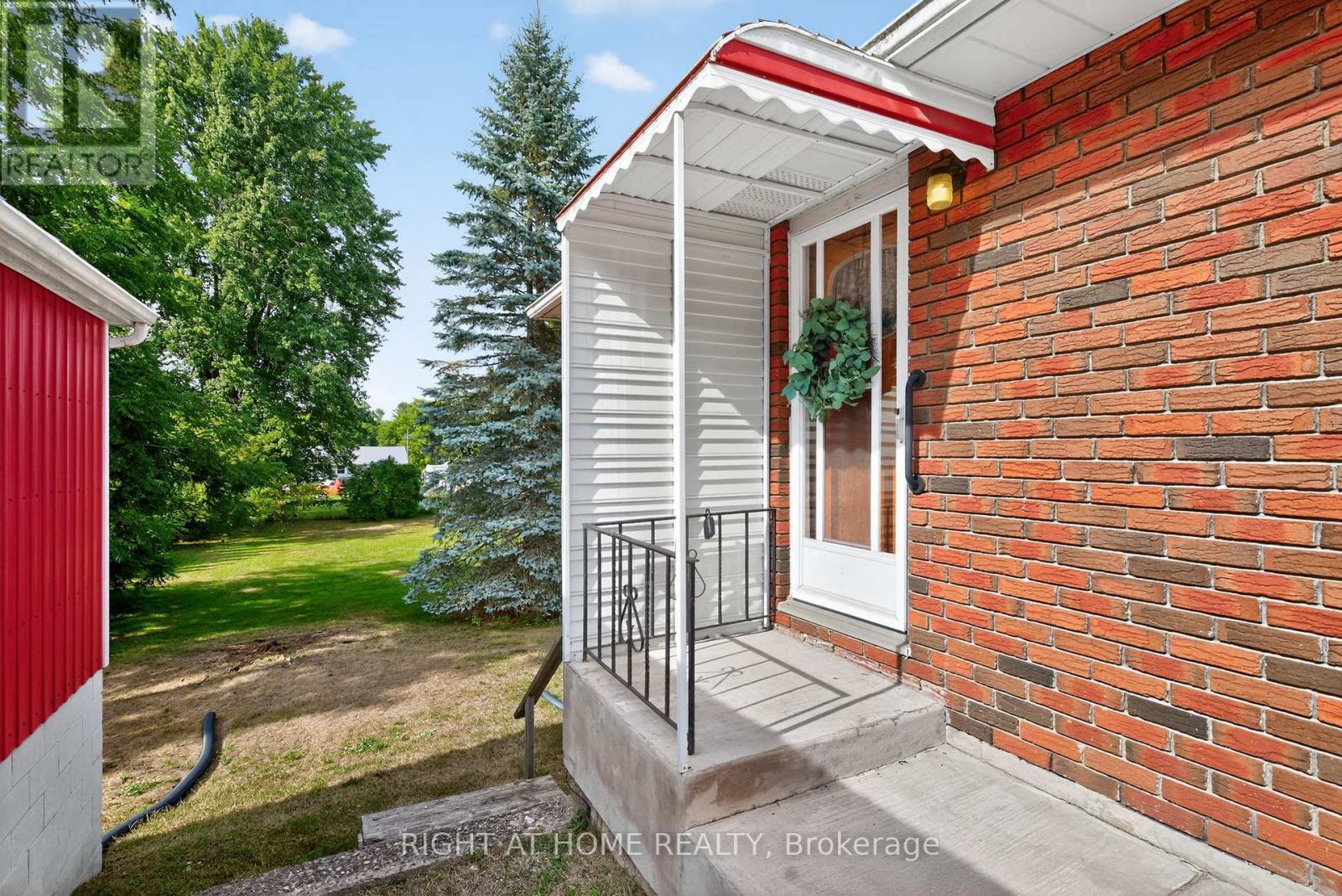 167 Margaret Street, Essa, Ontario  L0M 1B0 - Photo 4 - N12353480