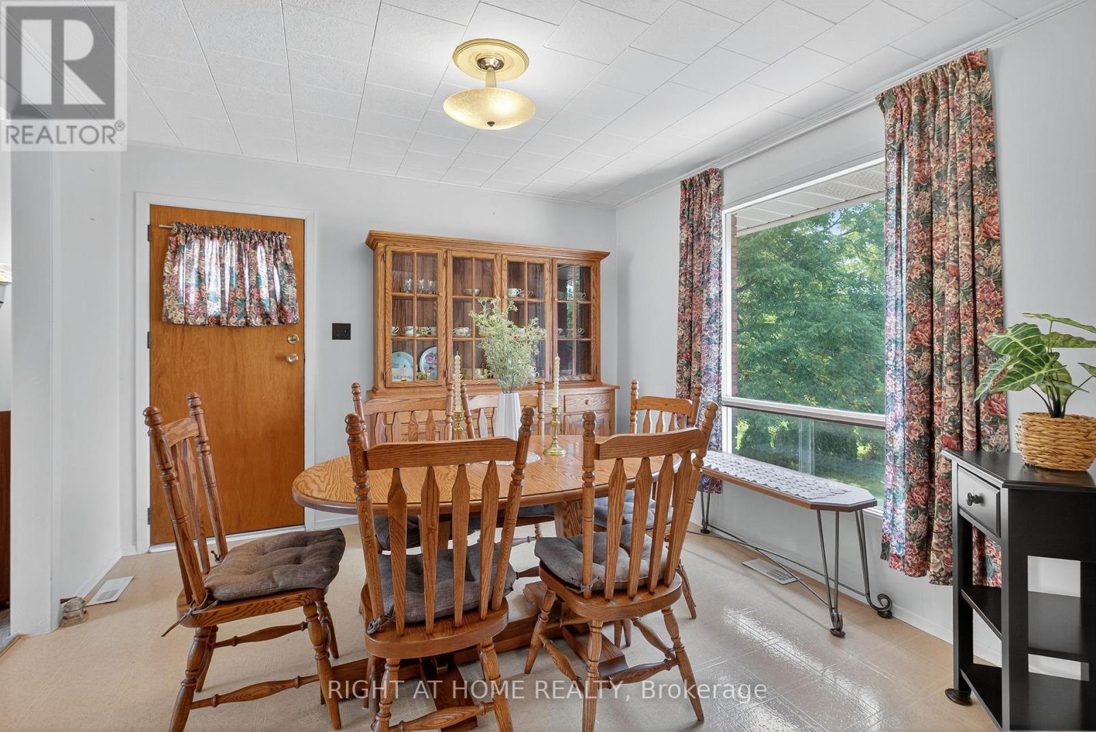 167 Margaret Street, Essa, Ontario  L0M 1B0 - Photo 7 - N12353480