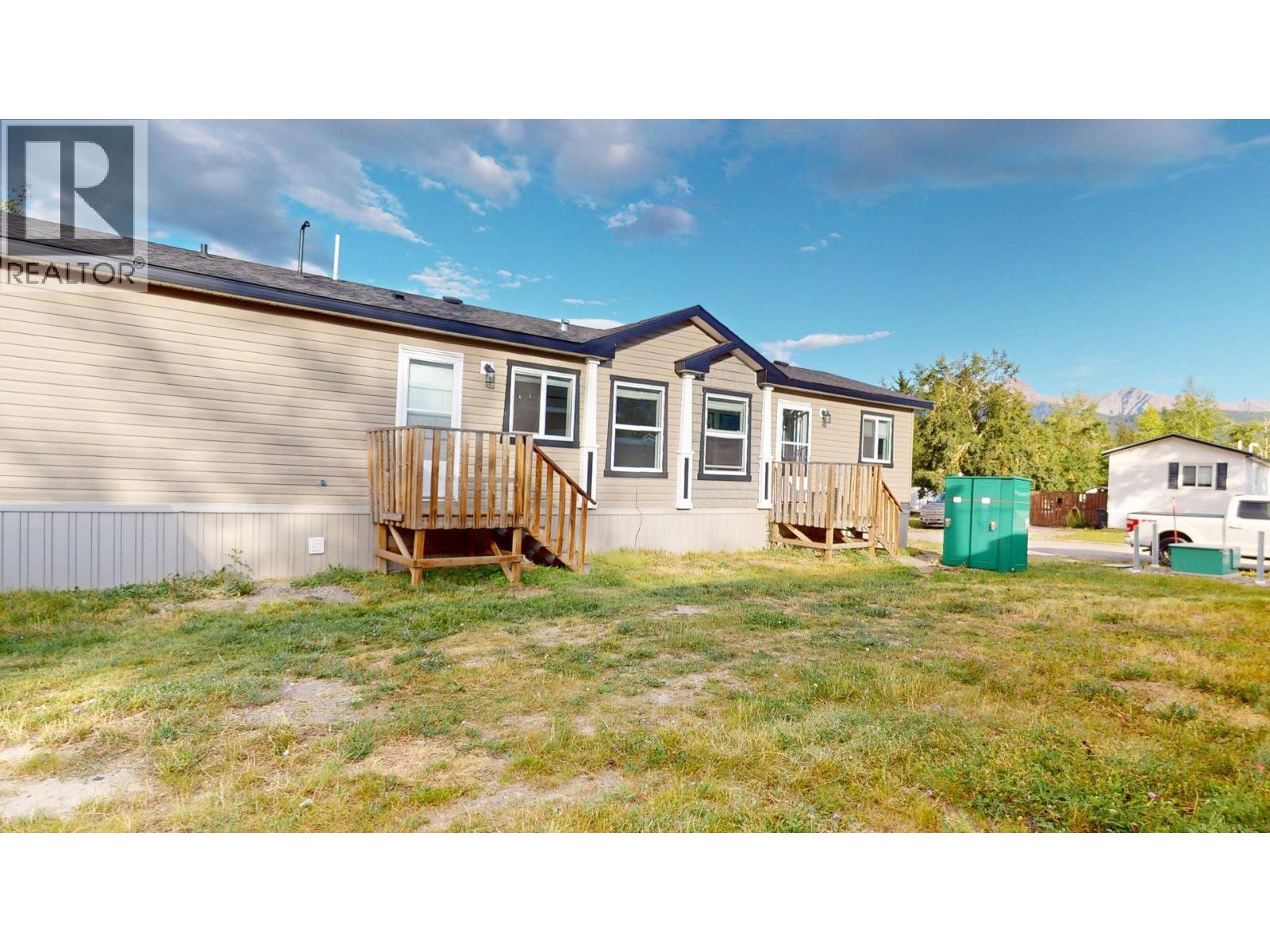 9 Wilderness Heights Drive, Elkford, British Columbia  V0B 1H0 - Photo 2 - 10359971