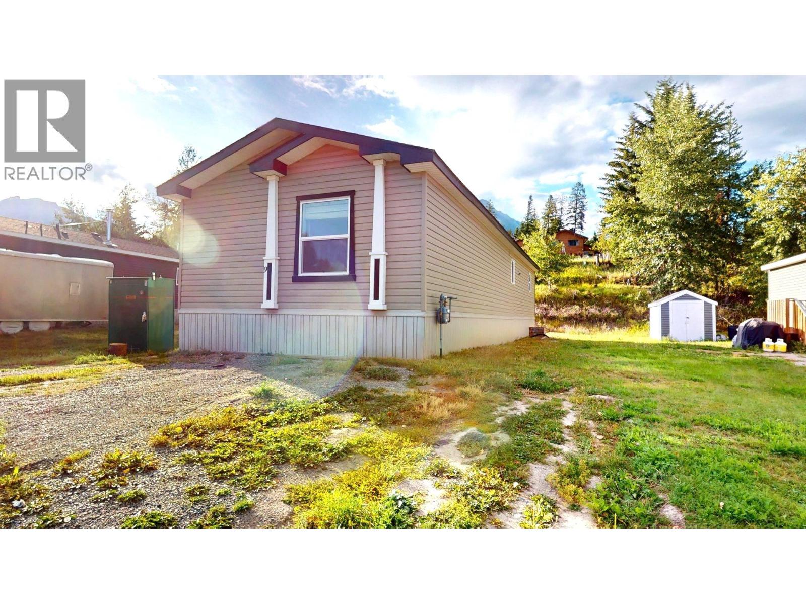 9 Wilderness Heights Drive, Elkford, British Columbia  V0B 1H0 - Photo 25 - 10359971