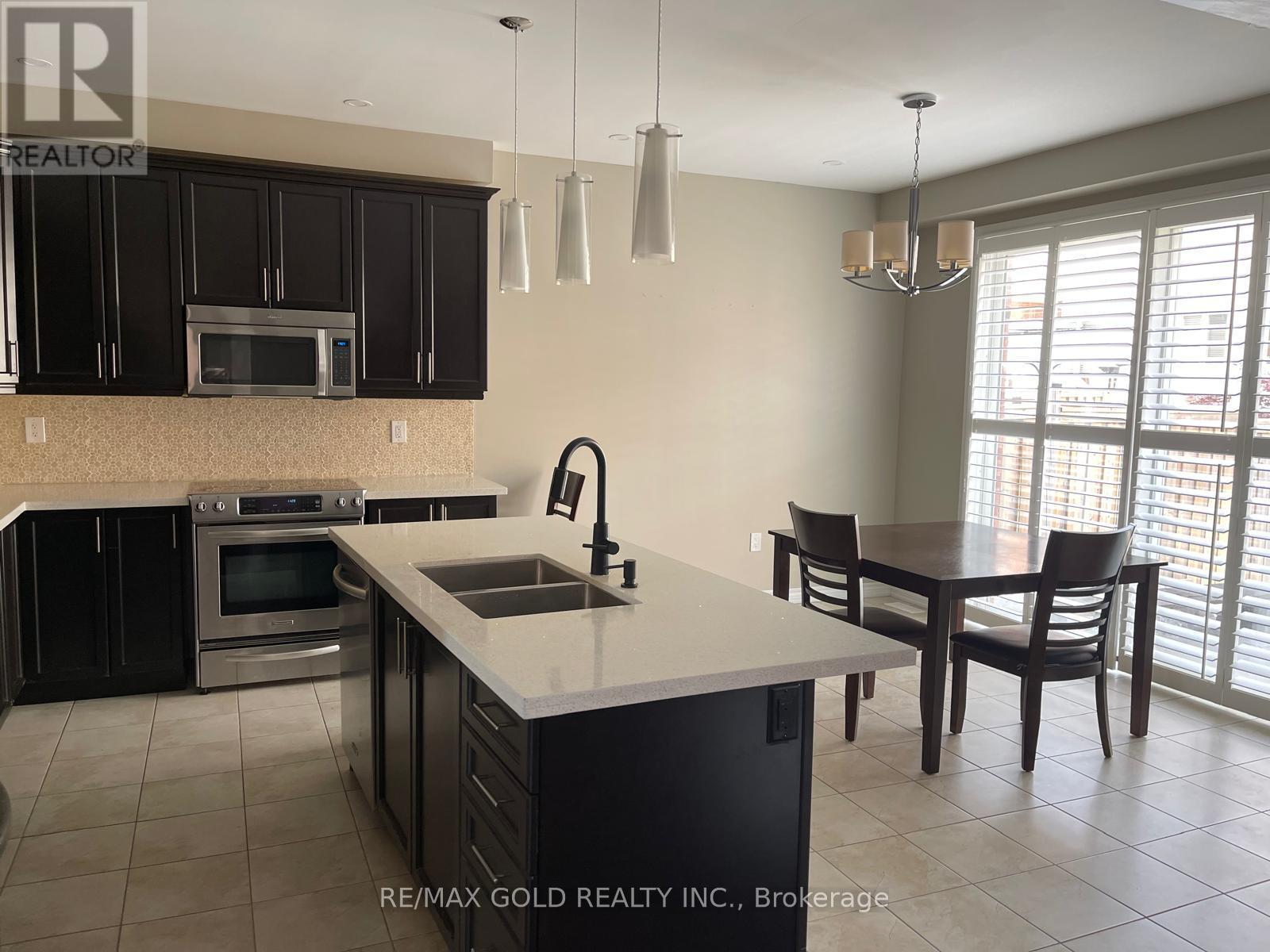 Upper Portion - 100 Enford Crescent, Brampton, Ontario  L7A 4C6 - Photo 6 - W12353508