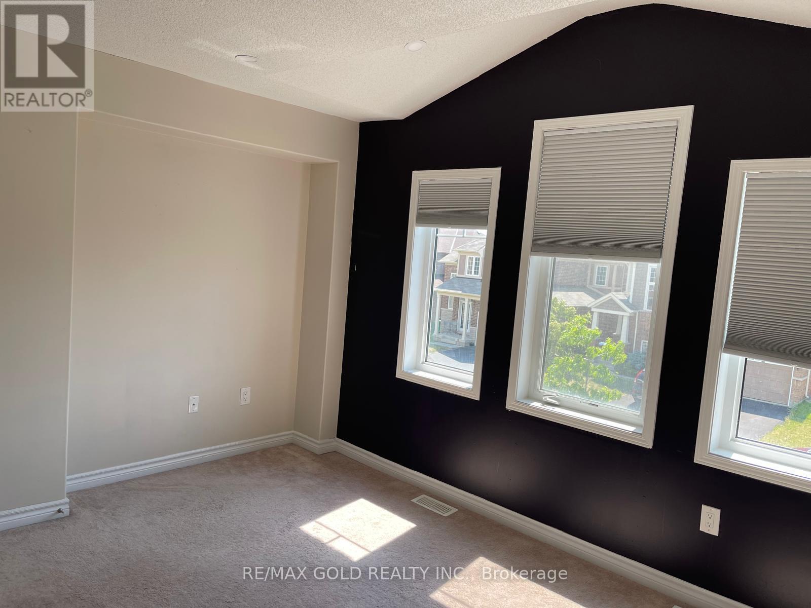 Upper Portion - 100 Enford Crescent, Brampton, Ontario  L7A 4C6 - Photo 7 - W12353508
