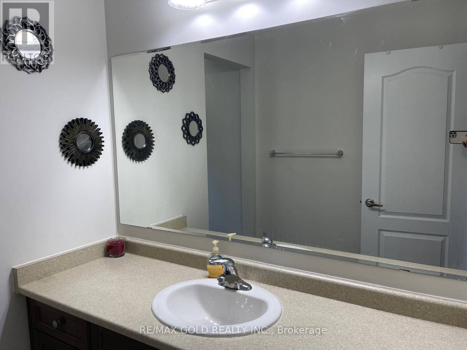 Upper Portion - 100 Enford Crescent, Brampton, Ontario  L7A 4C6 - Photo 9 - W12353508