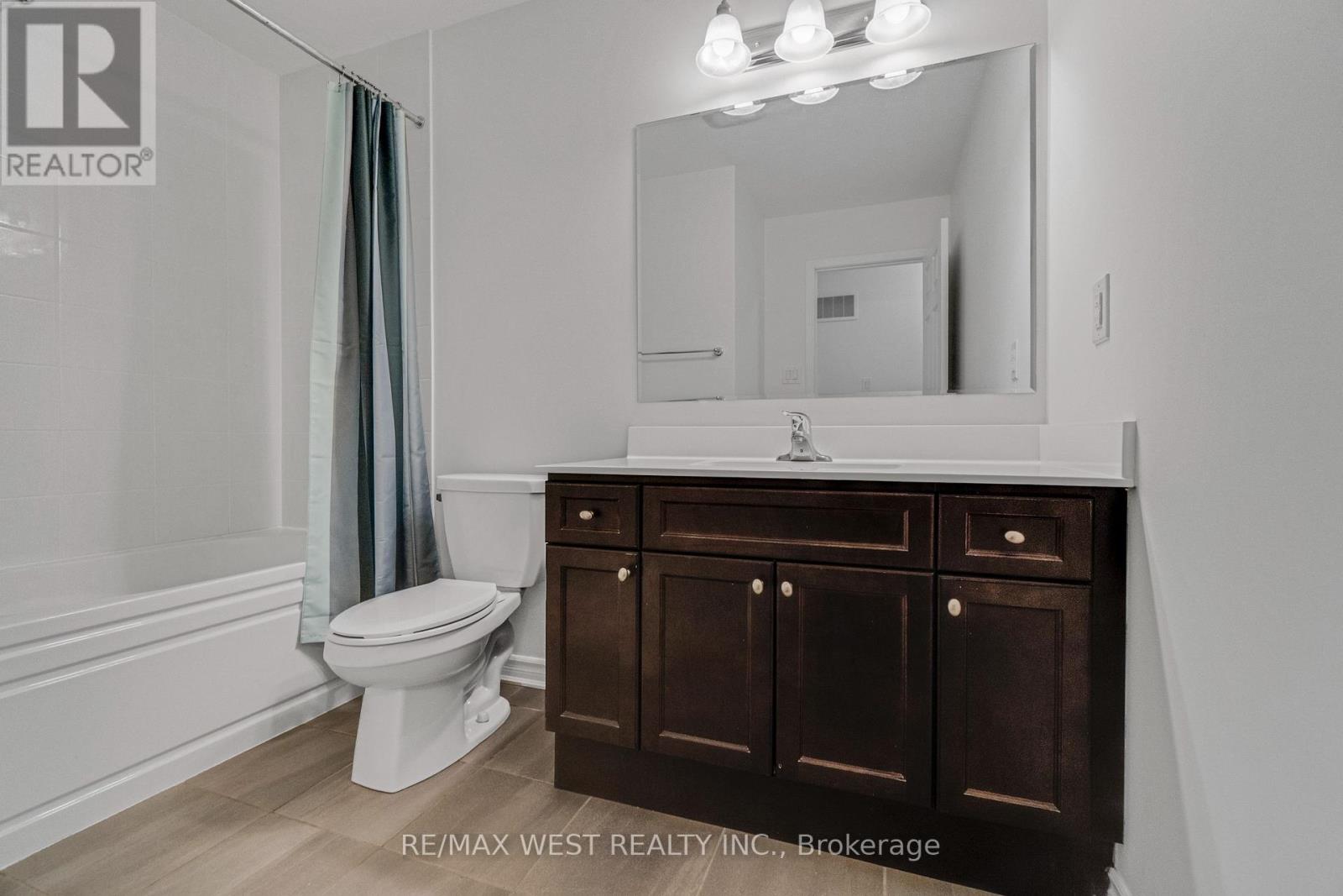 23 Circus Crescent, Brampton, Ontario  L7A 0H1 - Photo 8 - W12353544