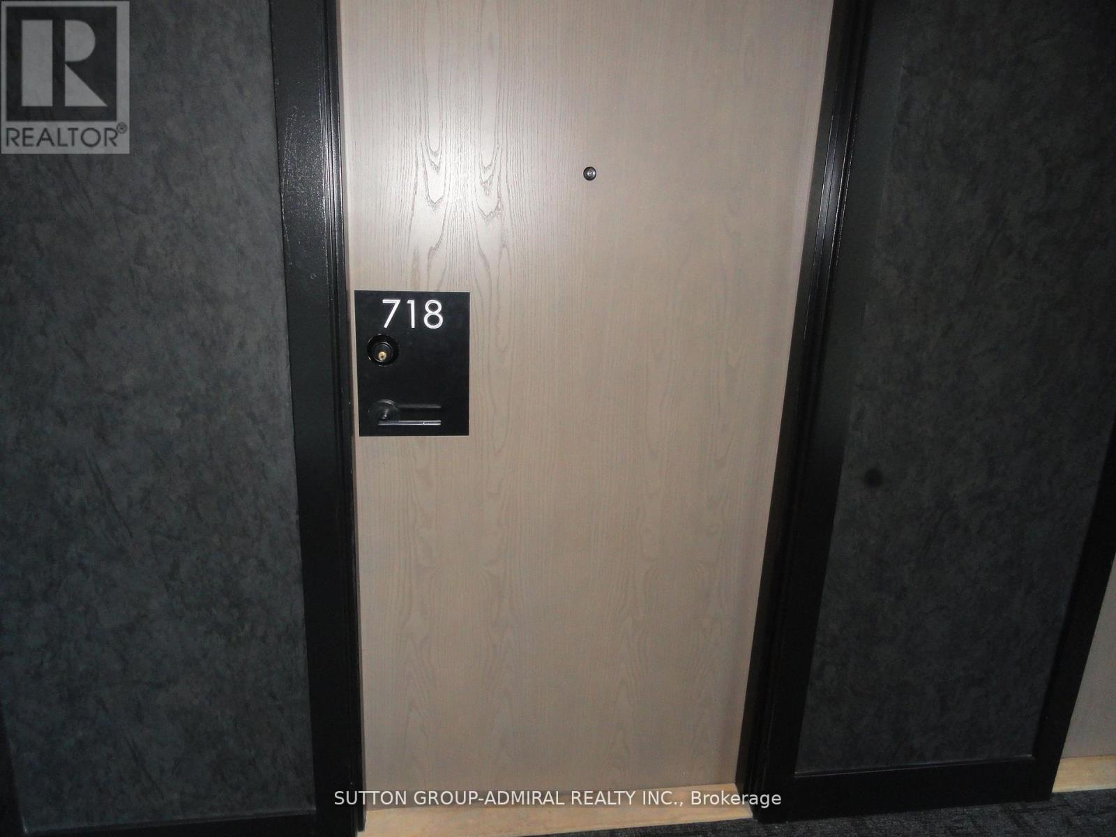 718 - 2300 St Clair Avenue W, Toronto, Ontario M6N 1K8 - Photo 11 - W12353547