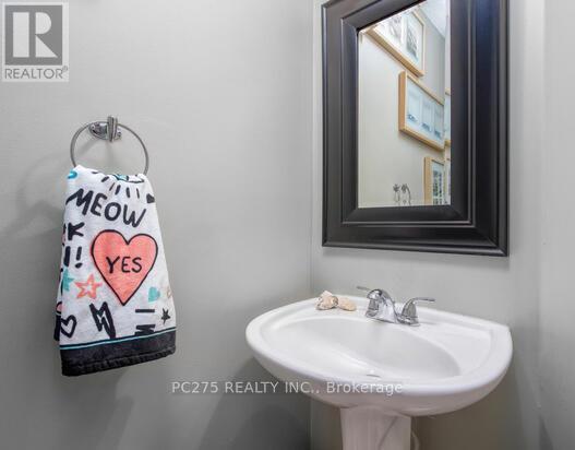 296 Millburn Boulevard, Centre Wellington, Ontario  N1M 3S3 - Photo 7 - X12353620