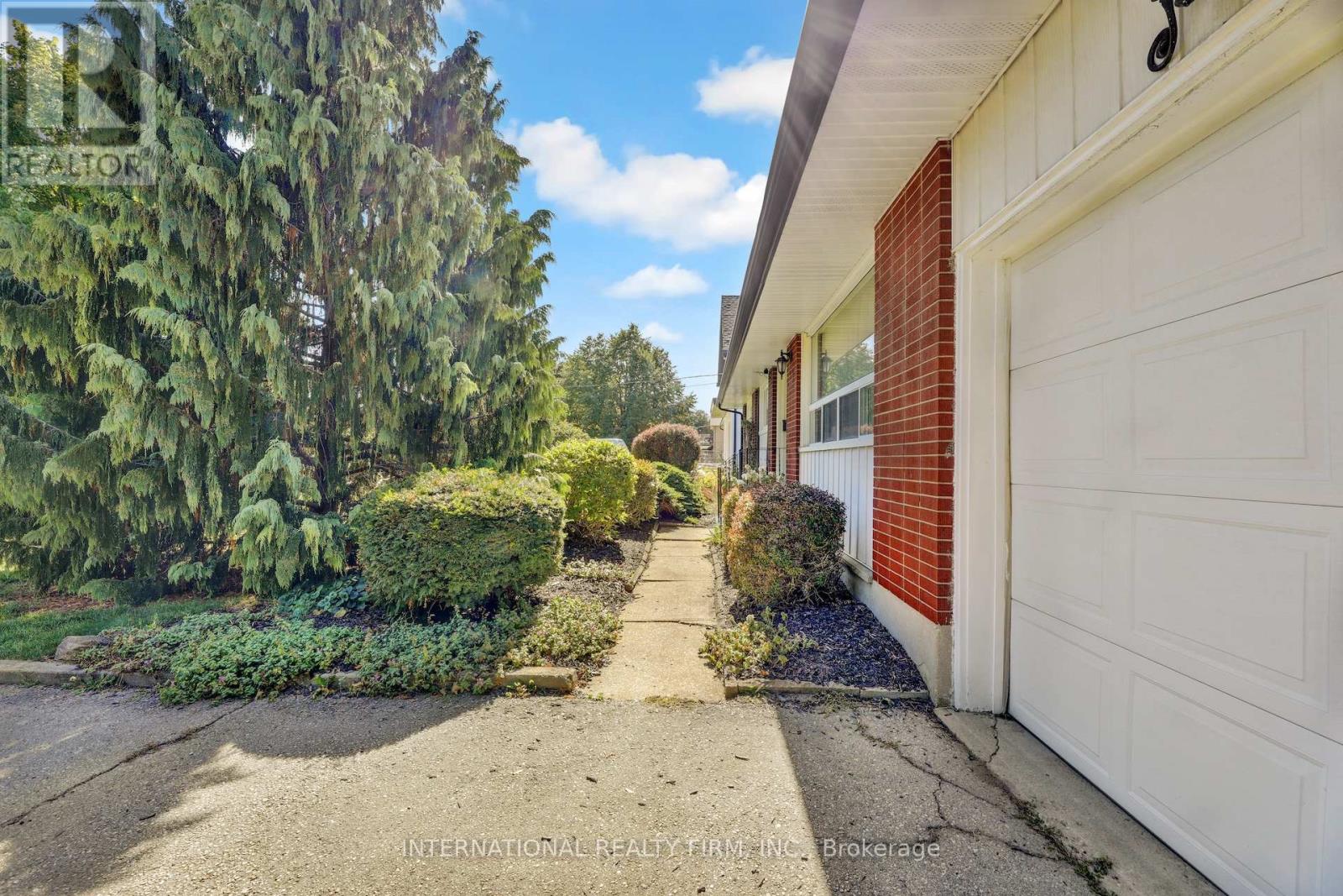 33 Ridgeway Avenue, Guelph, Ontario  N1L 1G9 - Photo 10 - X12353461