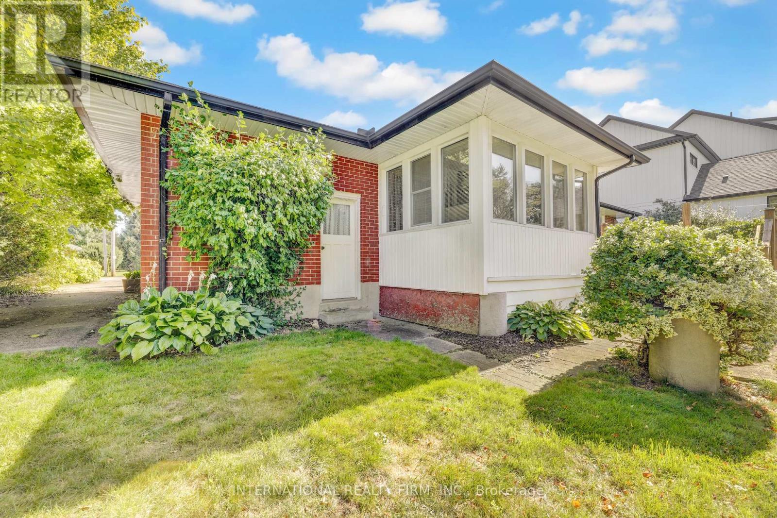 33 Ridgeway Avenue, Guelph, Ontario  N1L 1G9 - Photo 11 - X12353461