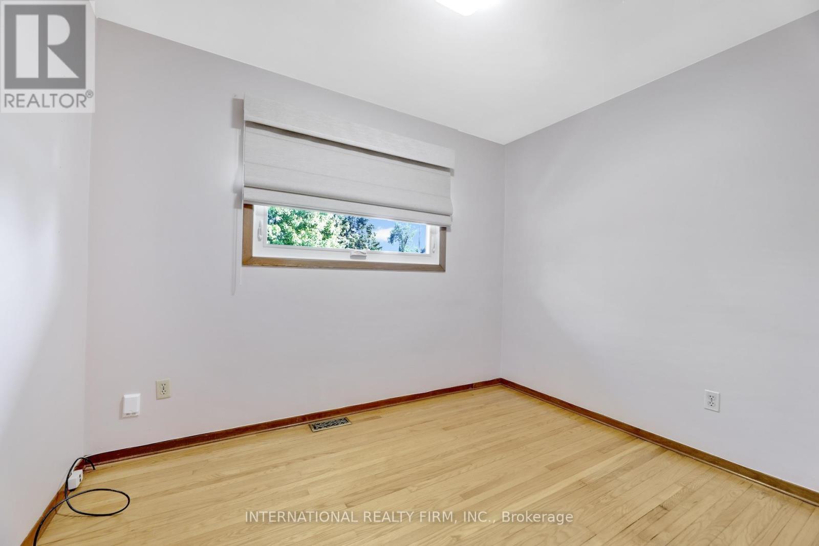 33 Ridgeway Avenue, Guelph, Ontario  N1L 1G9 - Photo 13 - X12353461