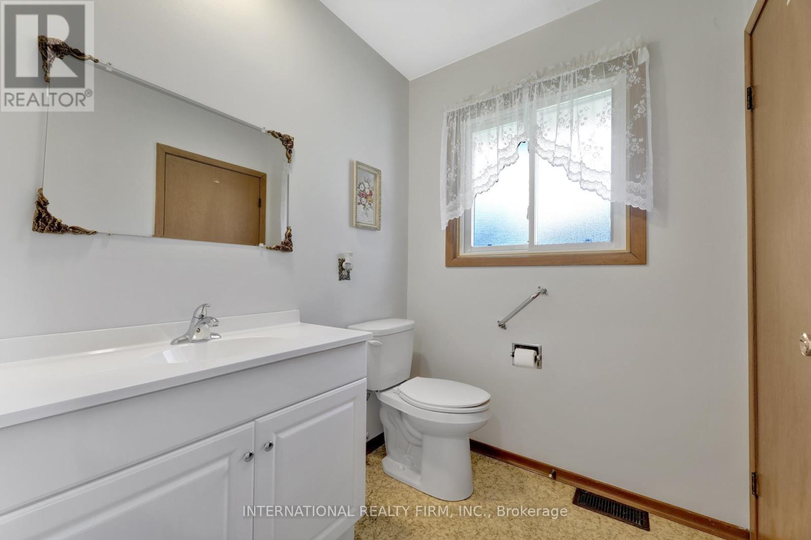 33 Ridgeway Avenue, Guelph, Ontario  N1L 1G9 - Photo 18 - X12353461