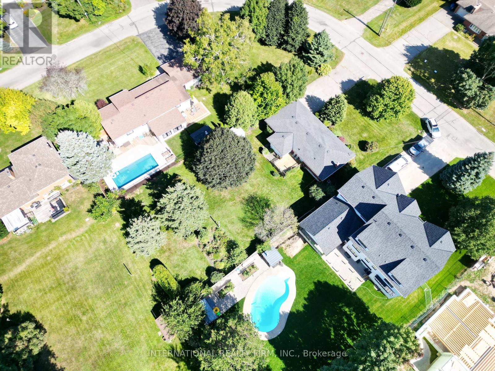 33 Ridgeway Avenue, Guelph, Ontario  N1L 1G9 - Photo 2 - X12353461