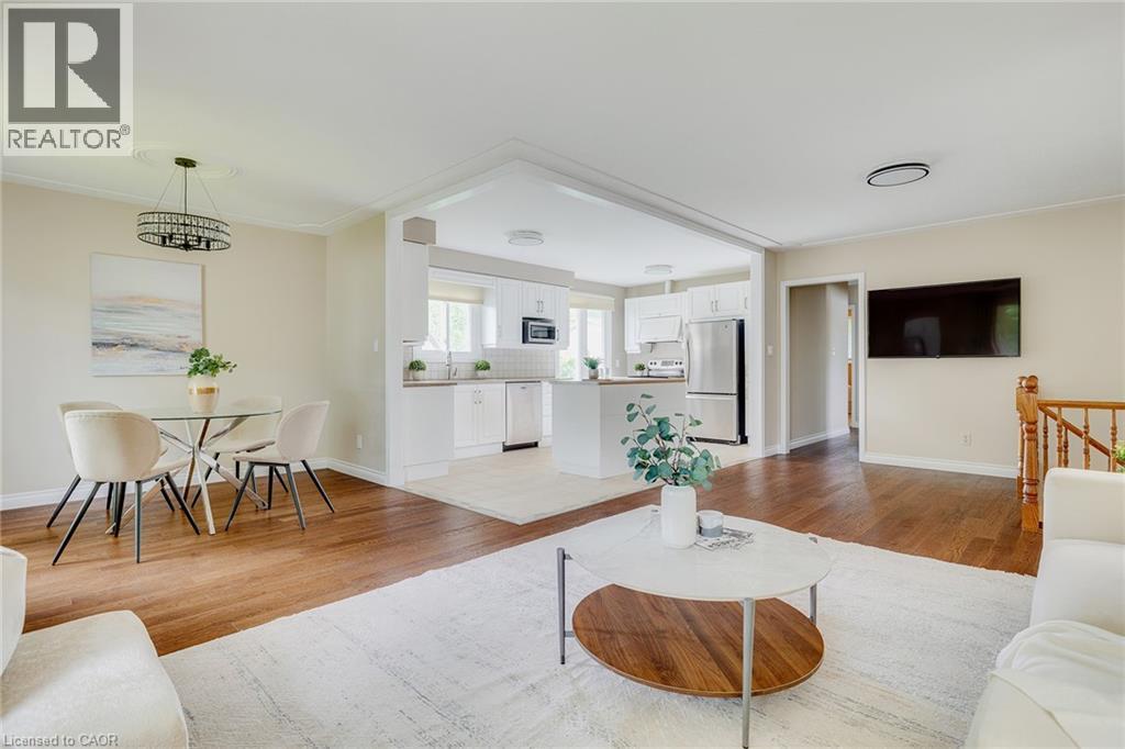 Property at 15 LAGUNA Crescent image 3