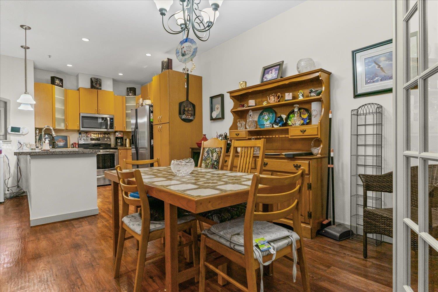 303 33485 South Fraser Way, Abbotsford, British Columbia  V2S 8P9 - Photo 4 - R3037760