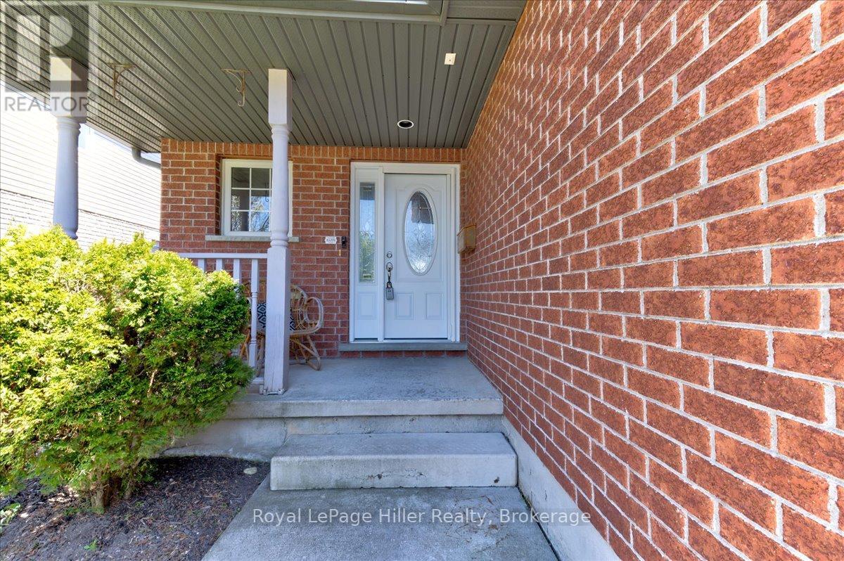 83 Bell Court, Stratford, Ontario  N5A 7W8 - Photo 4 - X12353663