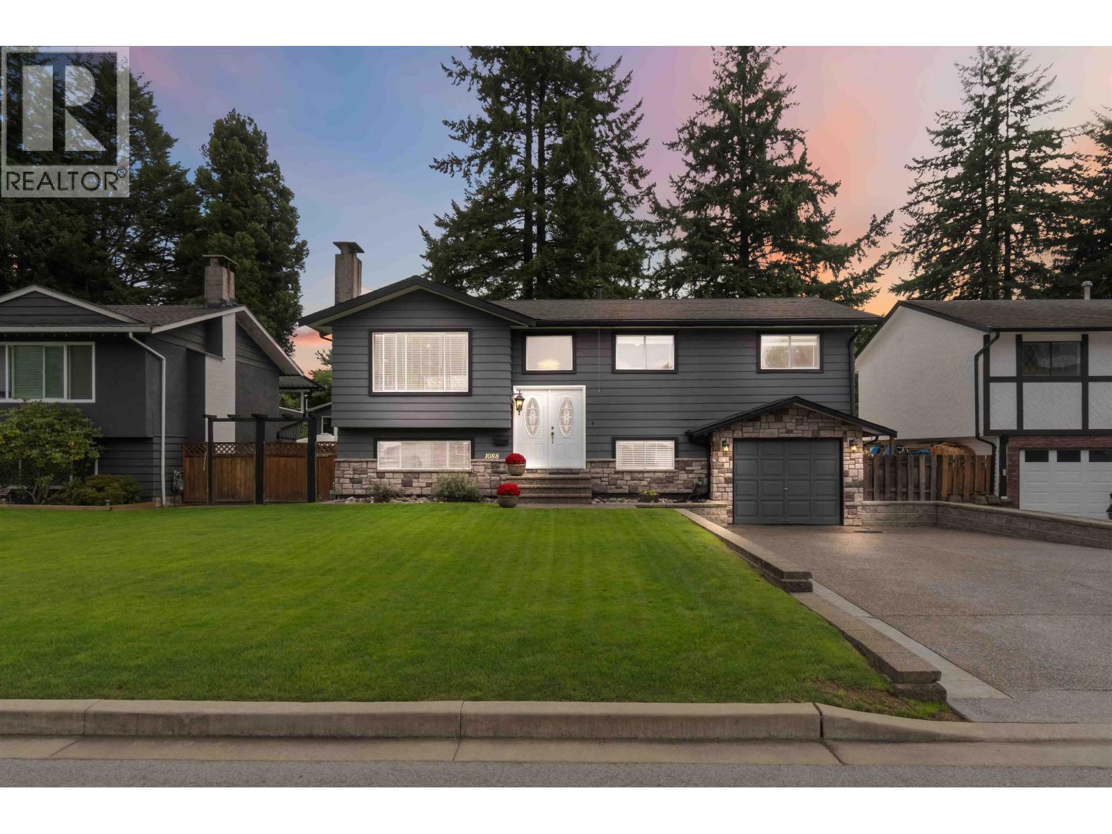 1088 Fraser Avenue, Port Coquitlam, British Columbia V3B 1L8 - Photo 1 - R3038634