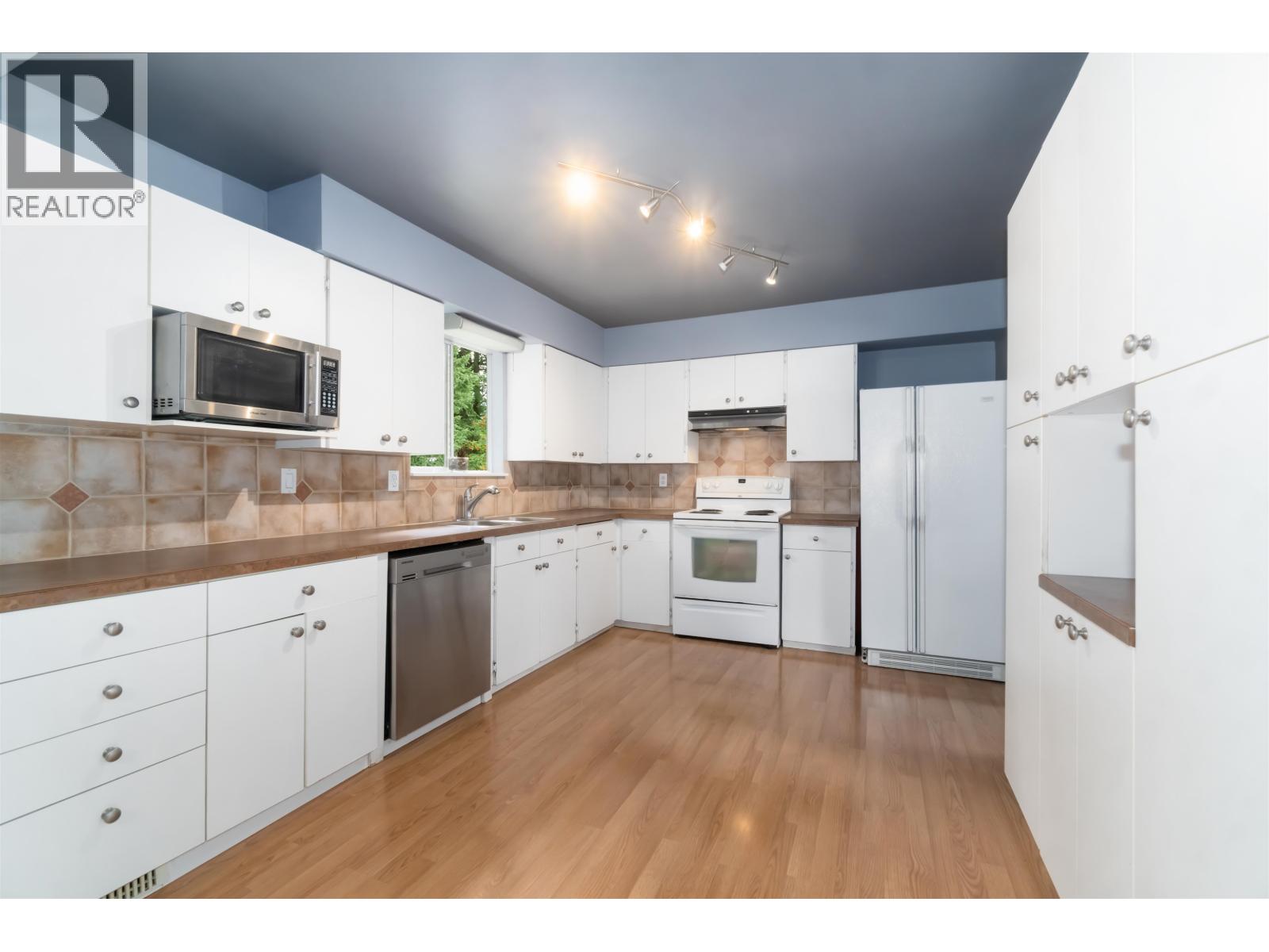 1088 Fraser Avenue, Port Coquitlam, British Columbia V3B 1L8 - Photo 9 - R3038634