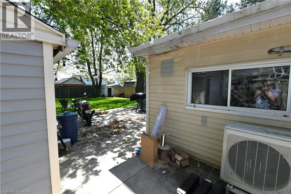Property at 2070 CHURCHILL Avenue image 4