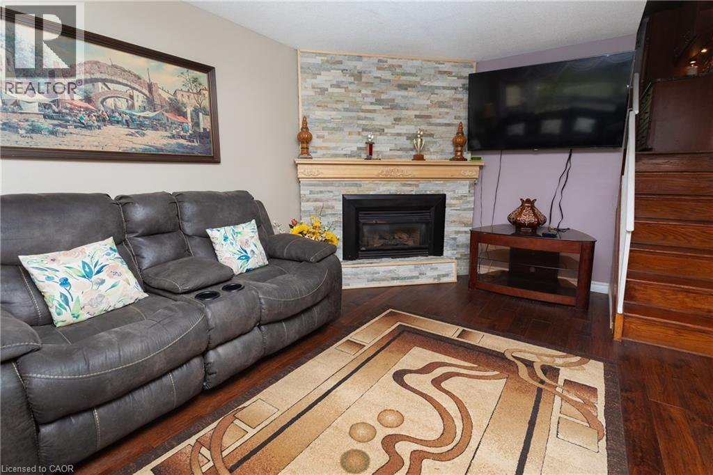 Property at 107 ROSENEATH Crescent image 4