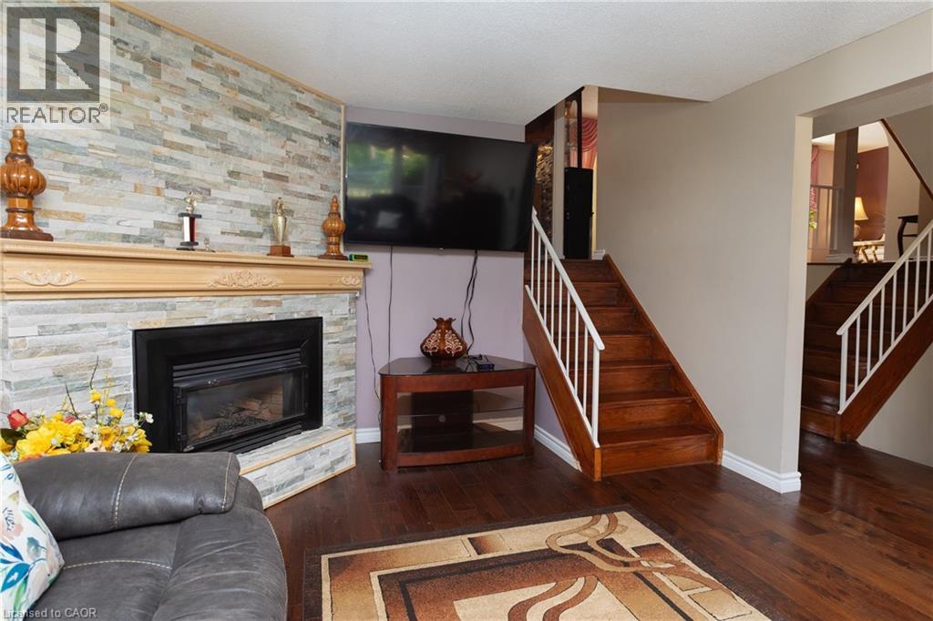 Property at 107 ROSENEATH Crescent image 5