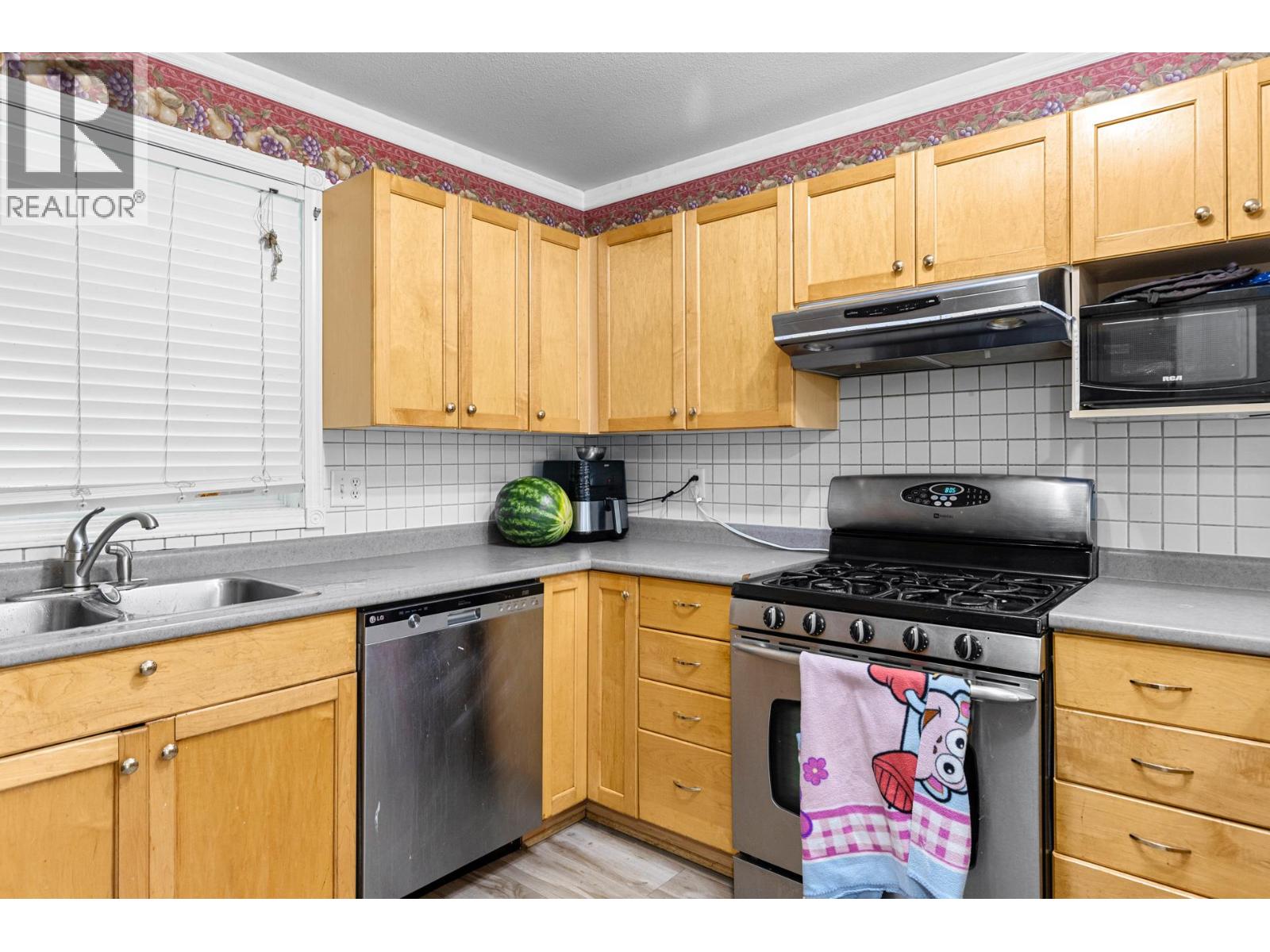 315 Gerstmar Road, Kelowna, British Columbia  V1X 4A6 - Photo 11 - 10359972