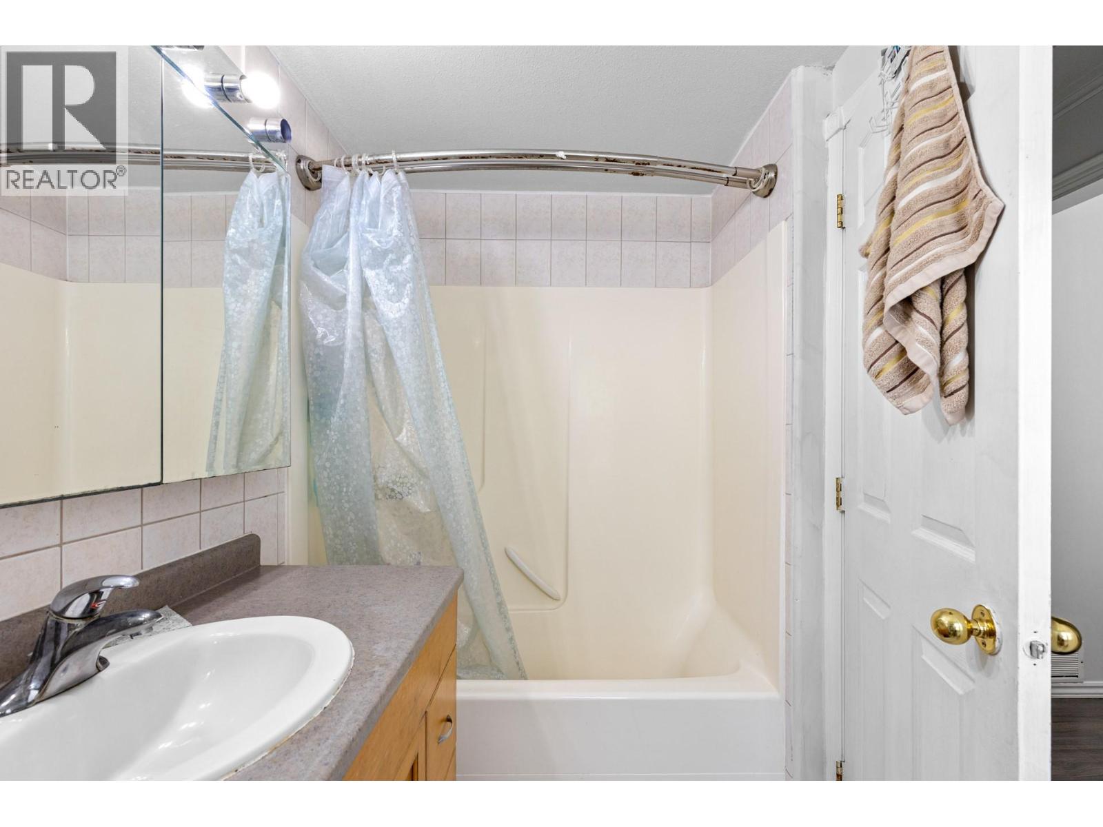 315 Gerstmar Road, Kelowna, British Columbia  V1X 4A6 - Photo 16 - 10359972