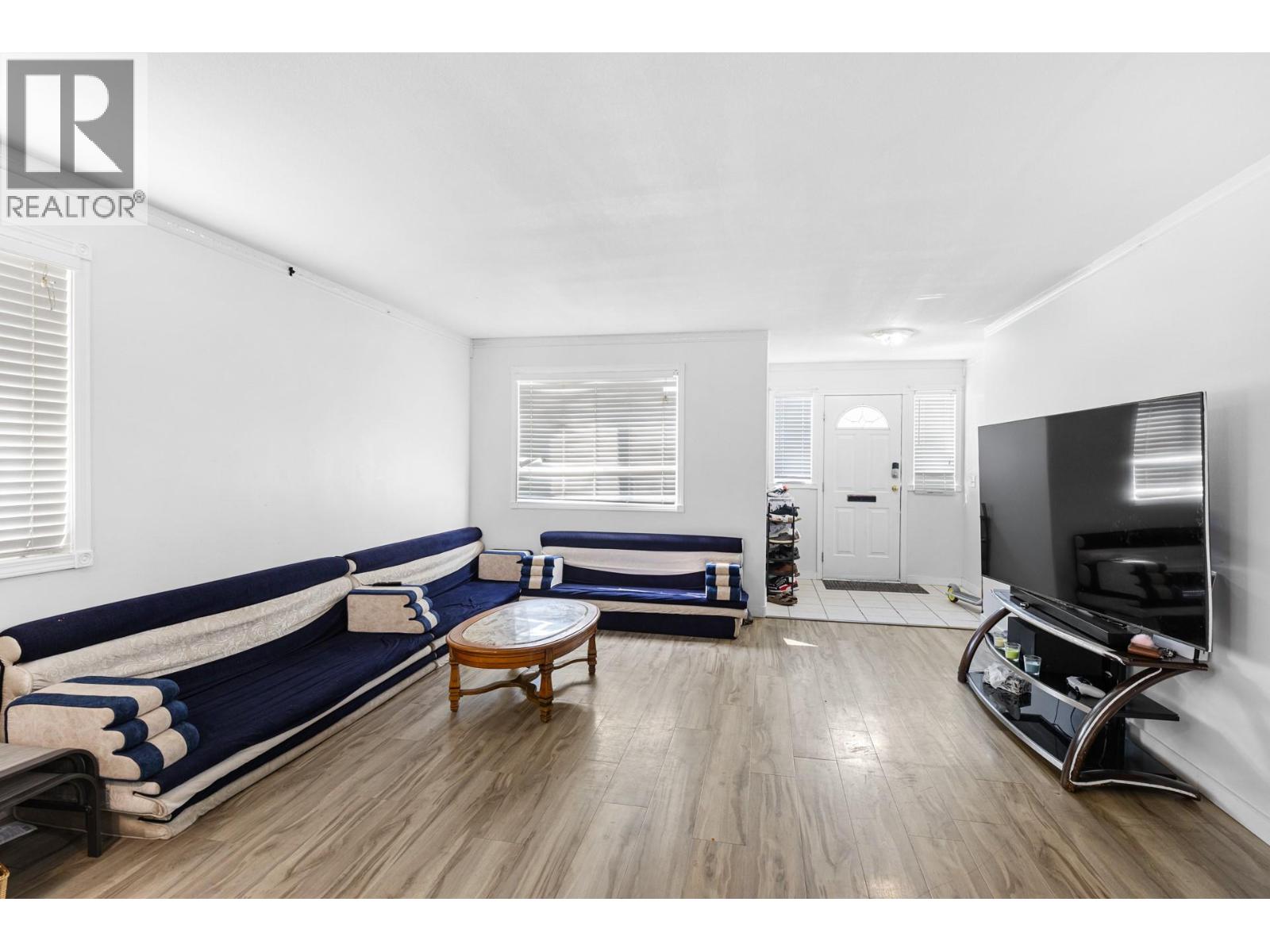 315 Gerstmar Road, Kelowna, British Columbia  V1X 4A6 - Photo 2 - 10359972