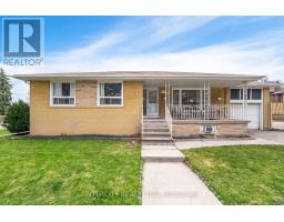 31 MUNHALL ROAD, Toronto, Ontario