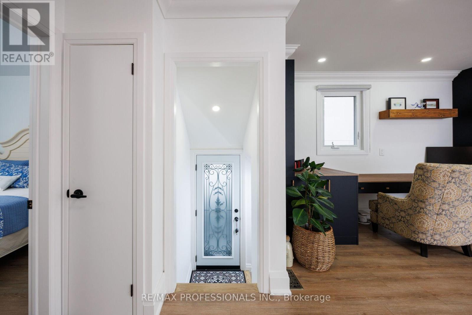 168 The Kingsway, Toronto, Ontario  M8X 2V6 - Photo 21 - W12353629
