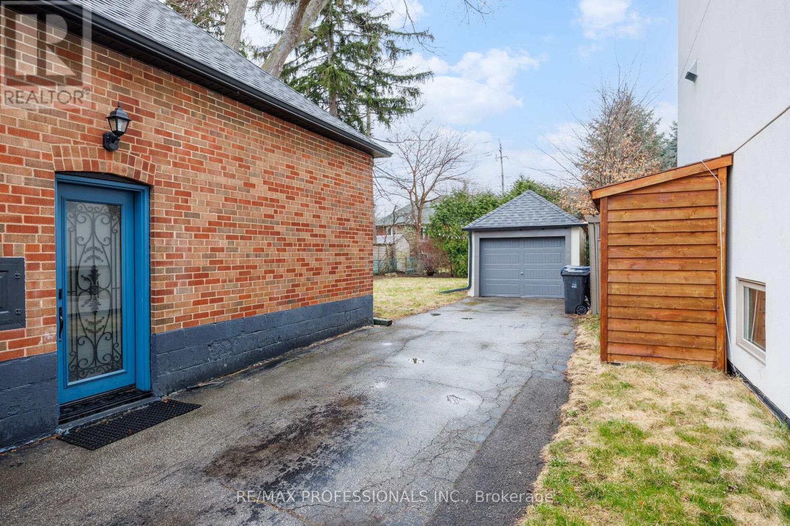 168 The Kingsway, Toronto, Ontario  M8X 2V6 - Photo 22 - W12353629