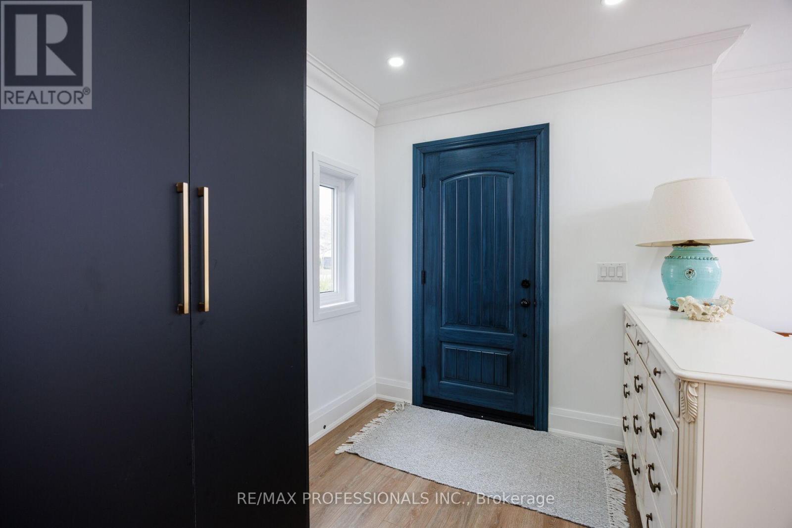 Property at 168 THE KINGSWAY image 3