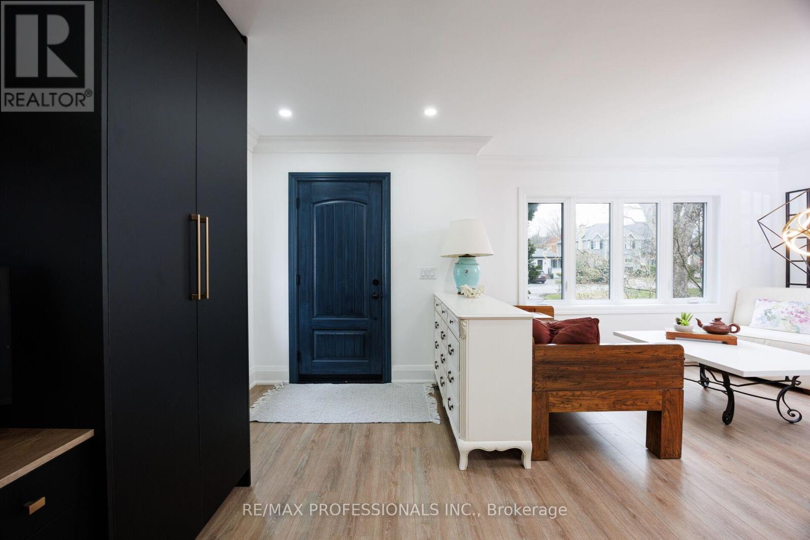 Property at 168 THE KINGSWAY image 4